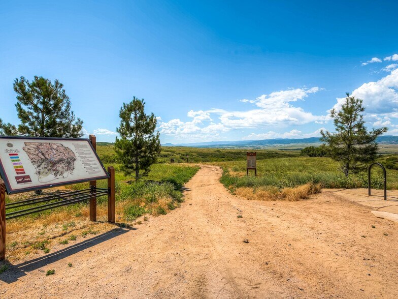 Building Photo - 664 Tiger Lily Way