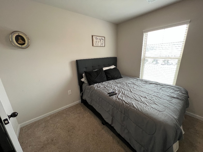 Building Photo - 2107 Creel Ln