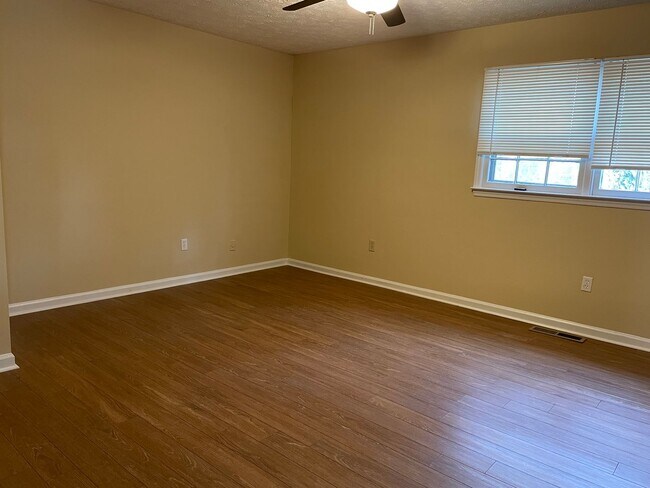 Building Photo - JAMESTOWN #39