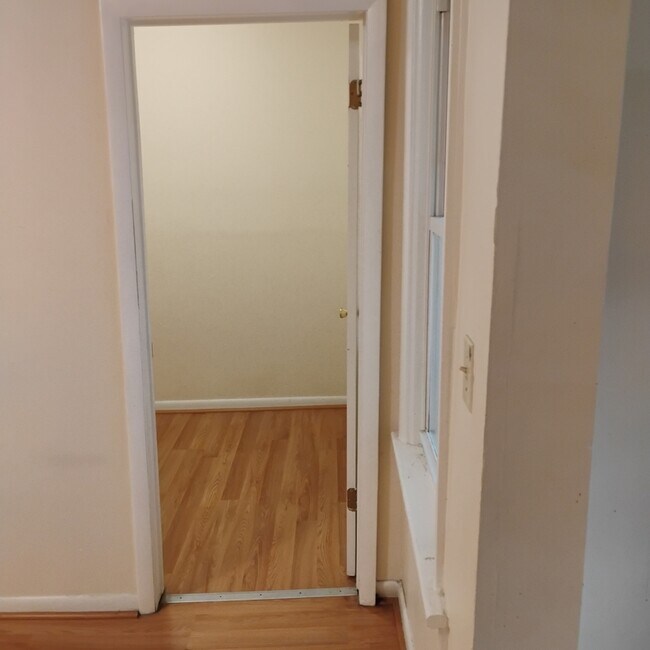 Building Photo - 452A Hudson Avenue - 2