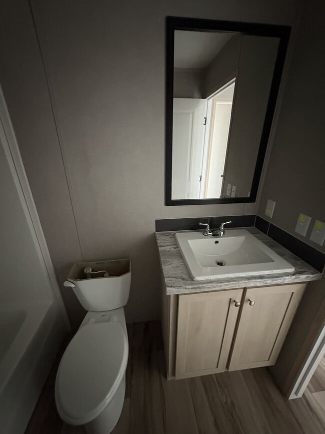 Building Photo - 507 Mercedes St