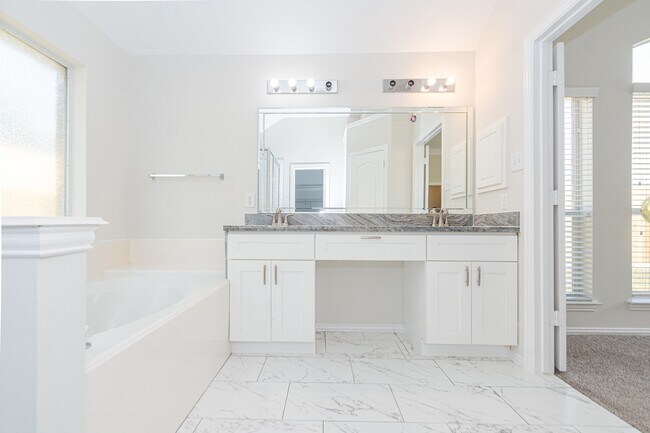 Building Photo - 4319 Dow Way