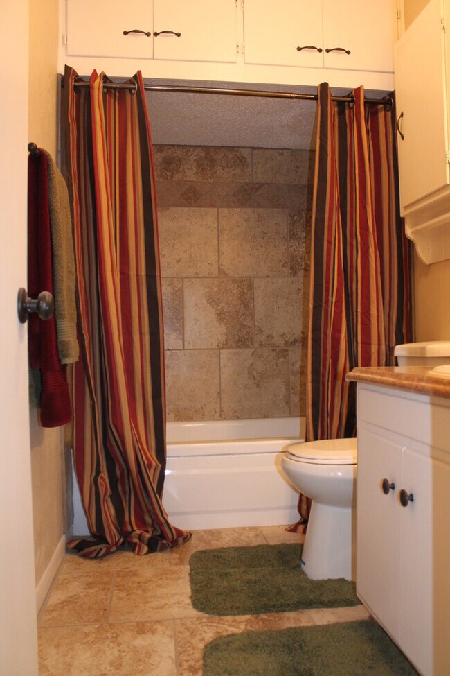 Building Photo - PRE-LEASING For August! 4 Bedroom/ 2 Bath Updated house close to TTU and LCU