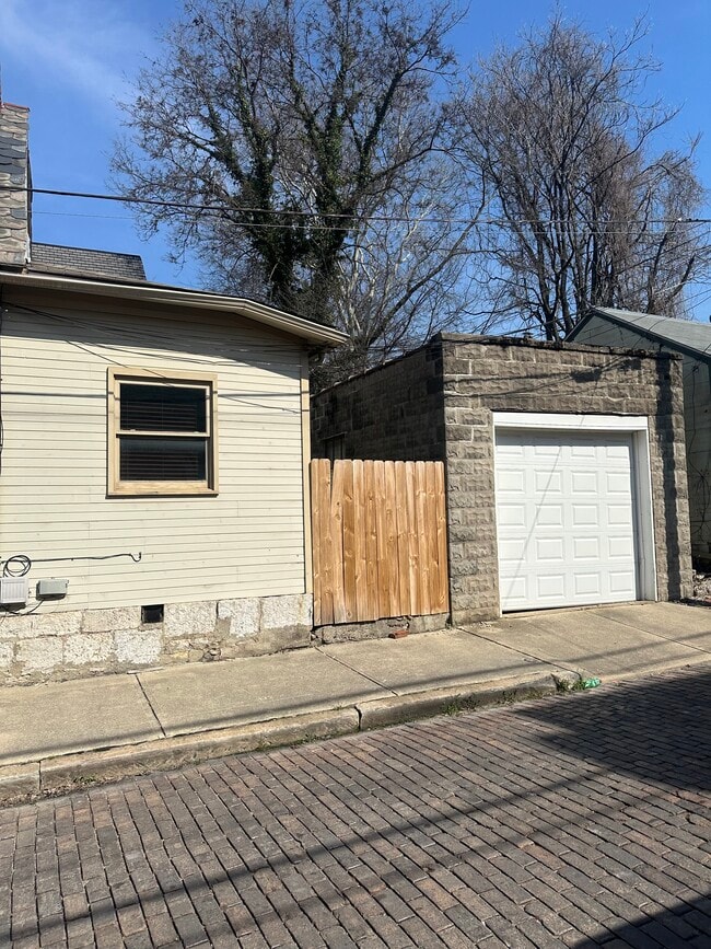 Building Photo - 534 S Pearl St