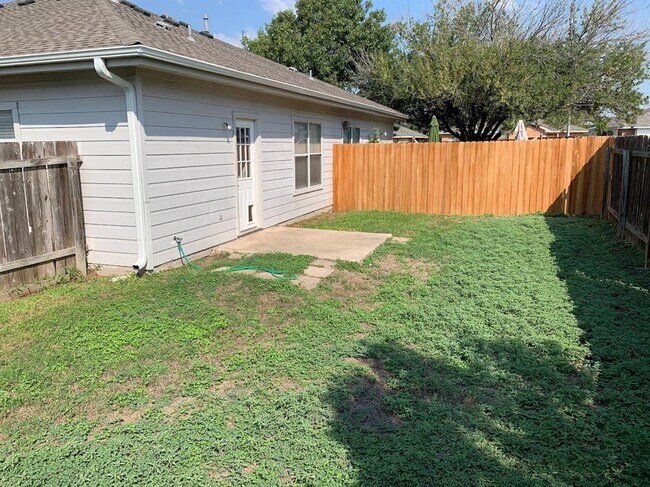Building Photo - 2866 Southampton Way