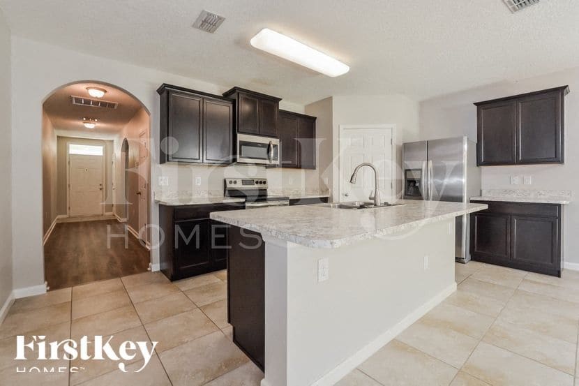 Building Photo - 2620 Falcon Ln