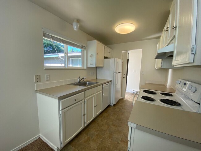 Building Photo - 2909-2911 E. 33rd Ave