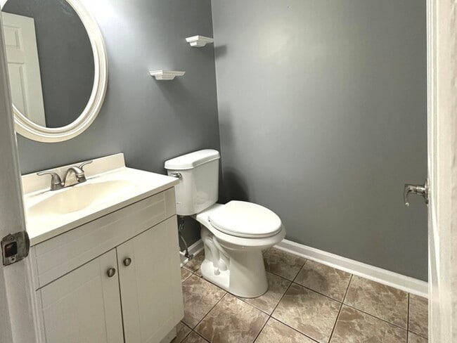 Building Photo - 1410 Beverly Ln