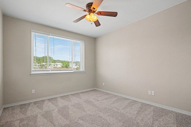Building Photo - Beautifully Updated 2 Bed / 2 Bath Condo with Garage in Chatfield Bluffs
