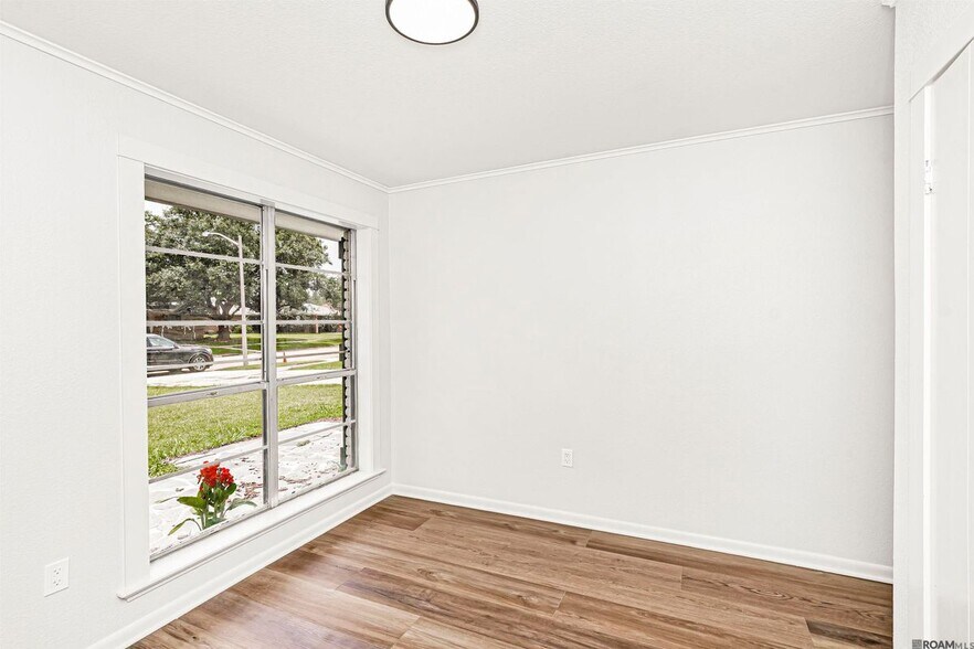 Building Photo - 535 Thornwood Dr