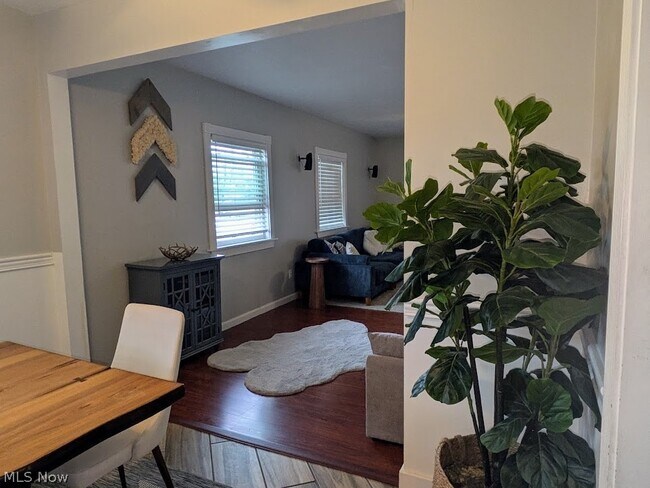 Building Photo - 1902 Harding Dr