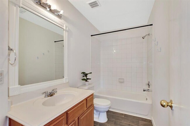 Building Photo - 1811 Adobe Falls Dr