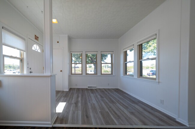 Building Photo - 1108 11th Ave SE
