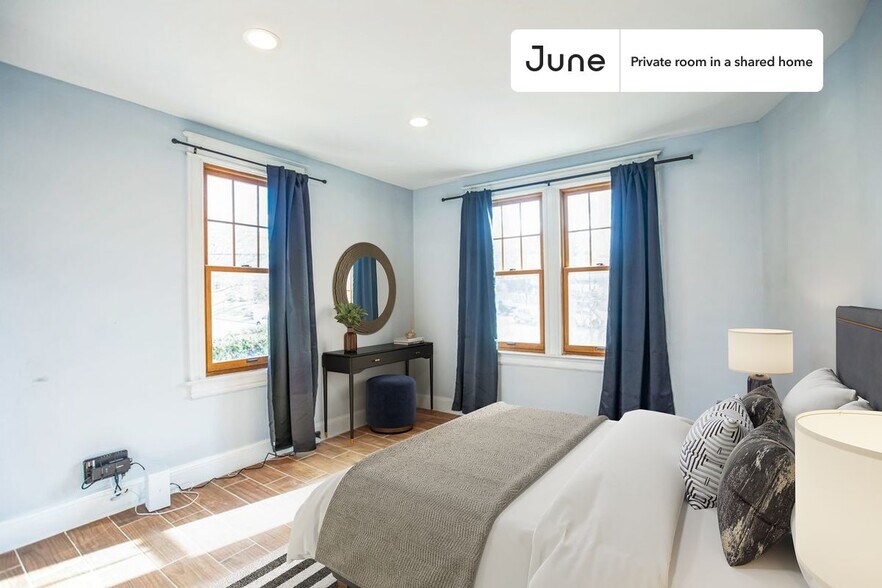 Primary Photo - Private bedroom in 7 bed/6 bath Home