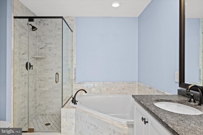 Building Photo - 306 S Fayette St