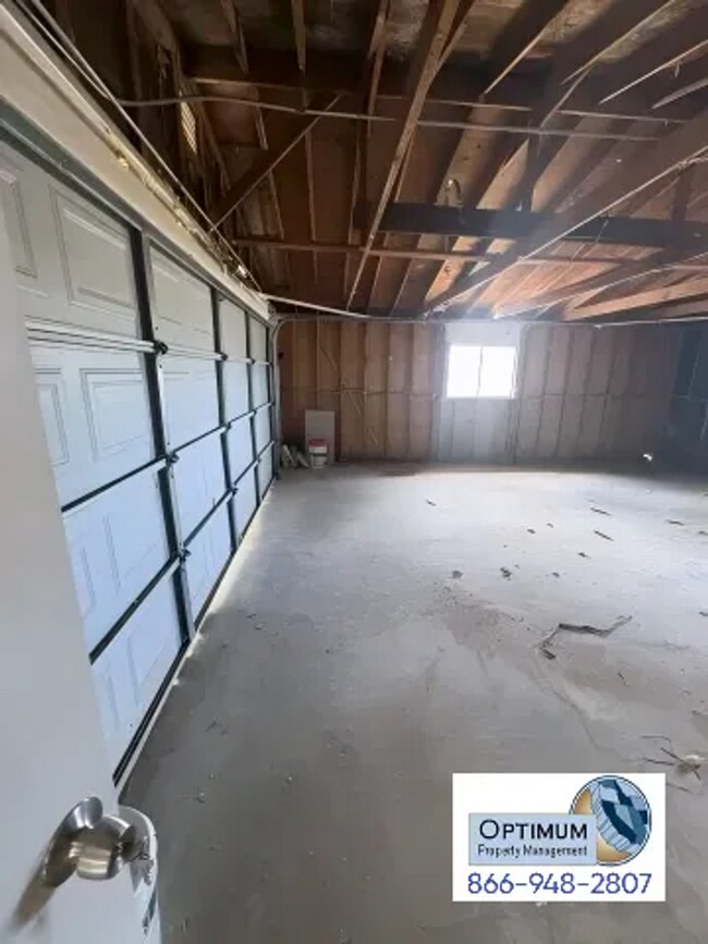 Building Photo - Fully Remodeled 3BD/2BA Home on Spacious Lot