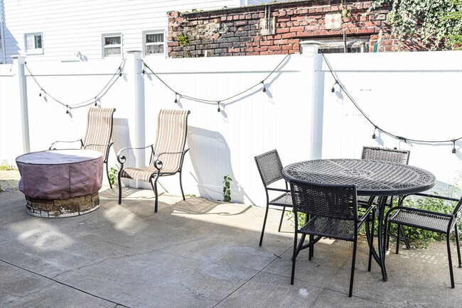 Building Photo - 36 Lancaster St