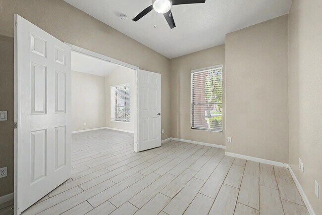 Building Photo - 1331 W Blue Ridge Ct