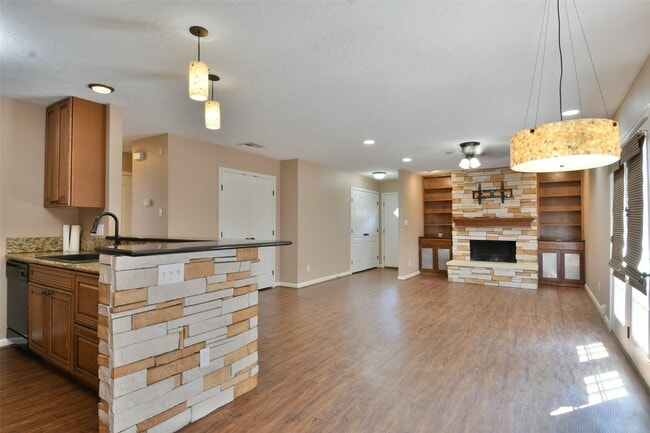 Building Photo - 809 Pecan St