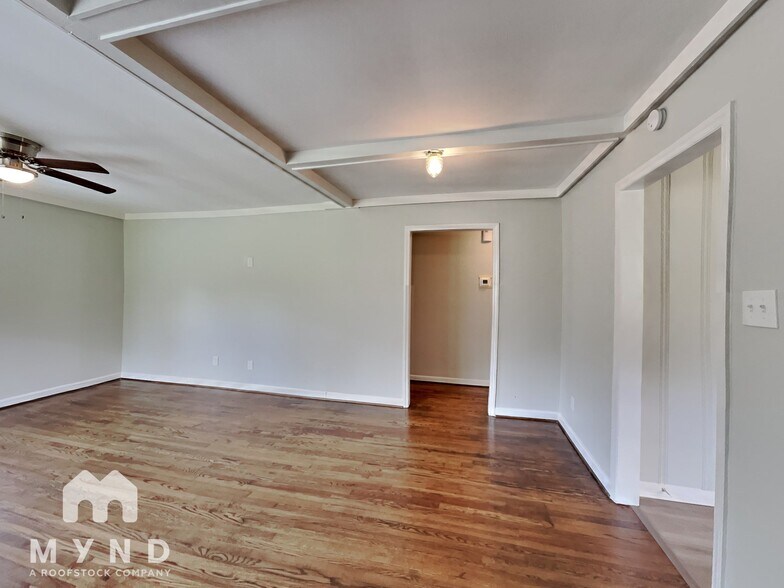 Building Photo - 2634 Skyland Dr