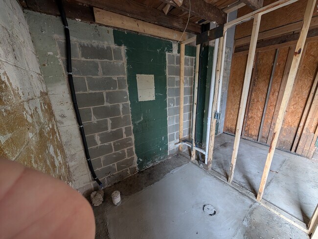 Building Photo - 430 E Brockett St