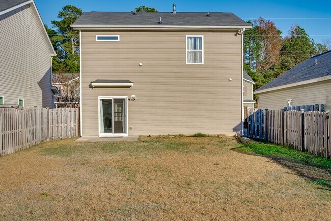 Building Photo - Amazing home in quiet and established neighborhood