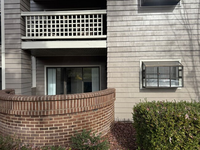 Building Photo - 2 bedroom 2 bath condo in Parkside Condos ...