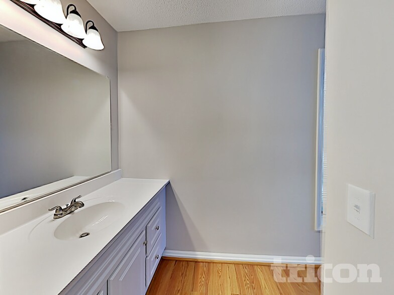 Building Photo - 1237 Woodbriar St