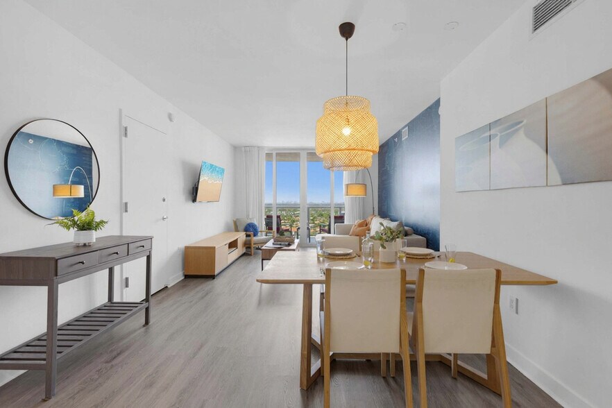 Building Photo - 2602 E Hallandale Beach Blvd