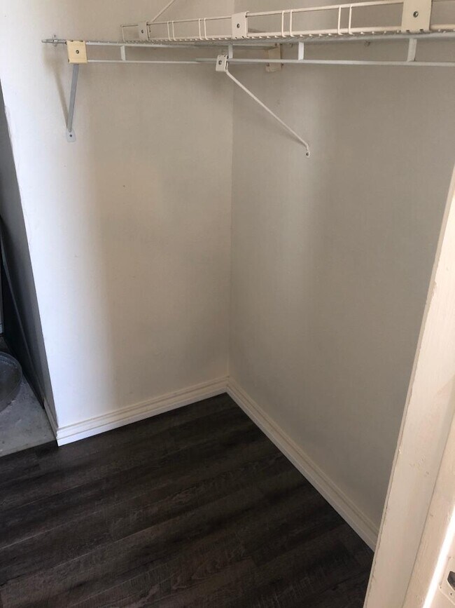 Building Photo - 2409 Leon St