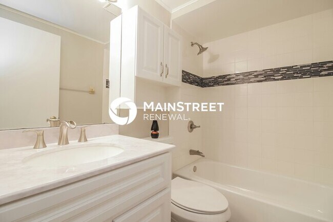 Building Photo - 3 Bedroom Pet-Friendly Home in Lake Mary, FL with Main Street Renewal