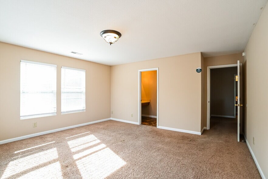 Building Photo - 14235 Hartwell Farm Dr