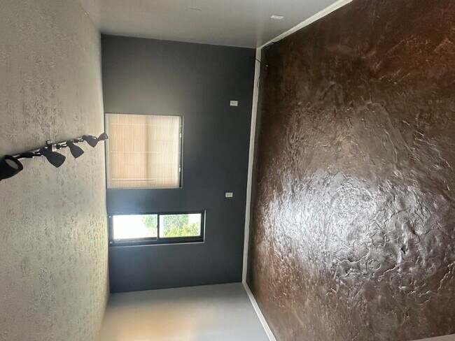 Building Photo - 705 Wilkinson Blvd