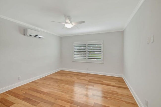 Building Photo - 2612 NE 5th St