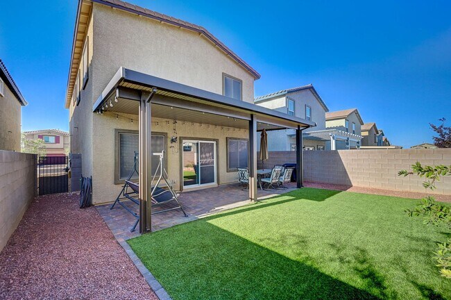 Building Photo - Spacious 4 Bedroom Home!