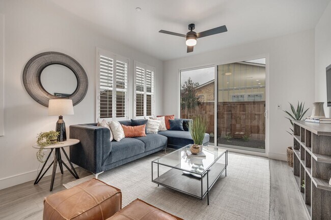 Building Photo - Bright and Beautiful 3 bedroom 2 full bathroom Home! Attached two car tandem garage with large en...