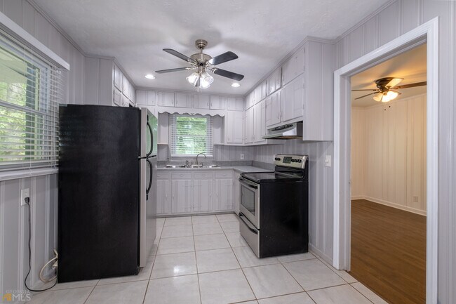 Building Photo - 2926 Gresham Rd S E