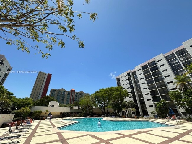 Building Photo - 16919 N Bay Rd