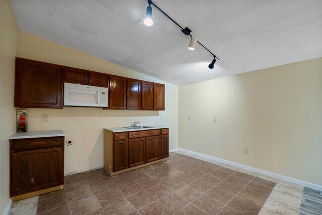 Building Photo - 1614 Ryon St