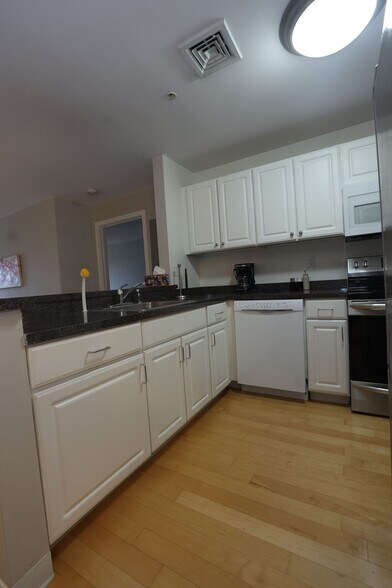 Building Photo - 30 Franklin St