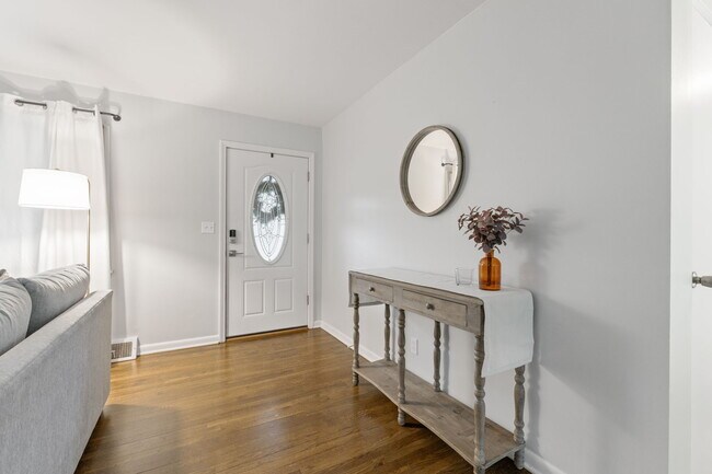 Building Photo - Fully Furnished! Stunning UA Ranch with 3 ...