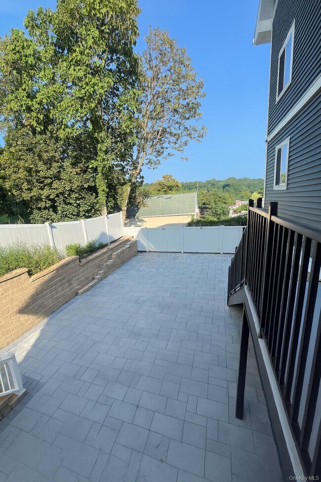 Building Photo - 50 Vineyard Ave