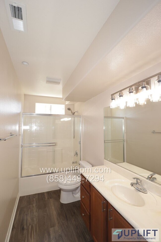 Building Photo - 2 bedroom 2 bath ground floor condo for re...