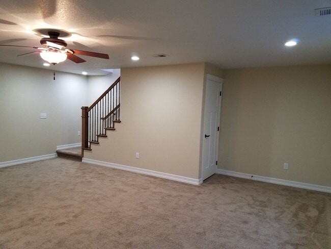 Building Photo - House For Lease