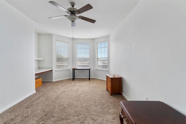 Building Photo - 7575 Kirby Dr