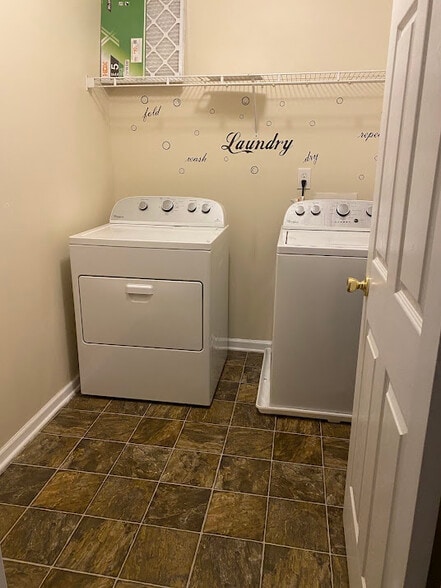 Building Photo - 2858 Parkway Close