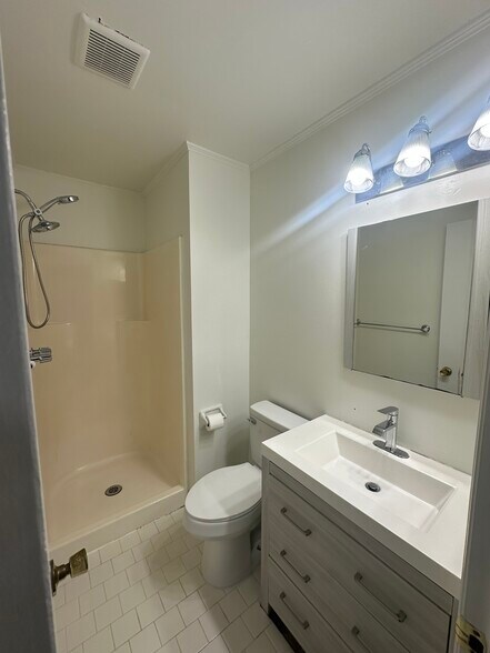 Building Photo - 2933 Riverwood Ter