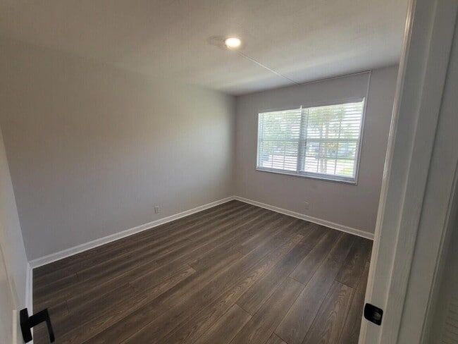Building Photo - 1522 SE Royal Green Cir