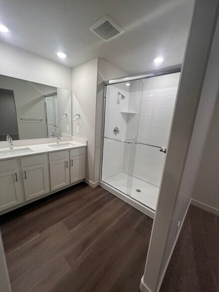 master bath - 404 W 630 N