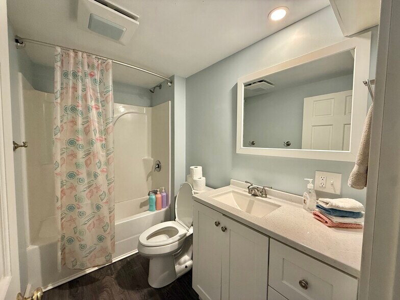 Building Photo - 8 Hanson Dr